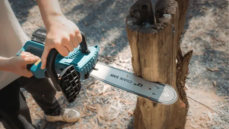 How Cordless Chainsaws Improve Mobility for Property Maintenance Tasks