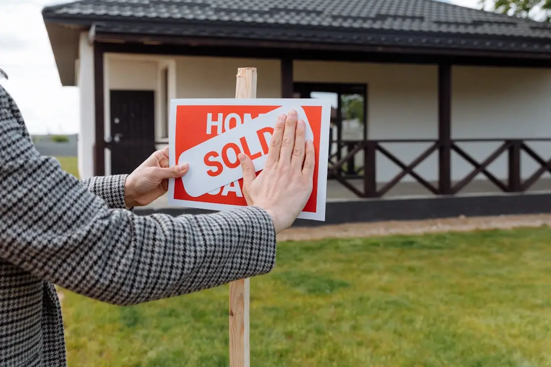 Selling a House During Divorce: Practical Tips for a Smooth Process