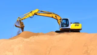 Top Excavator Hire Benefits for Efficient Construction Projects