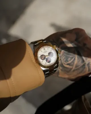 Why Stainless Steel Watches for Men Still Define Everyday Style