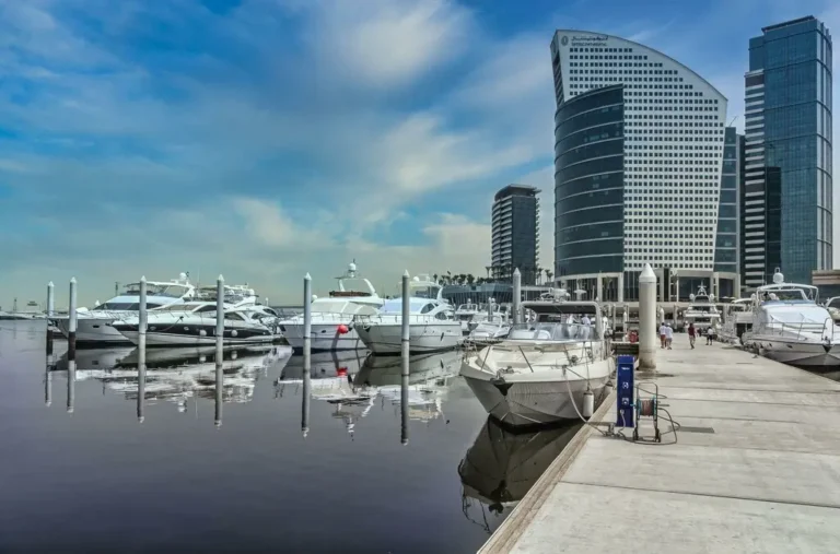 Private Yacht Charter Dubai or Shared Cruise? How to Pick the Right Format