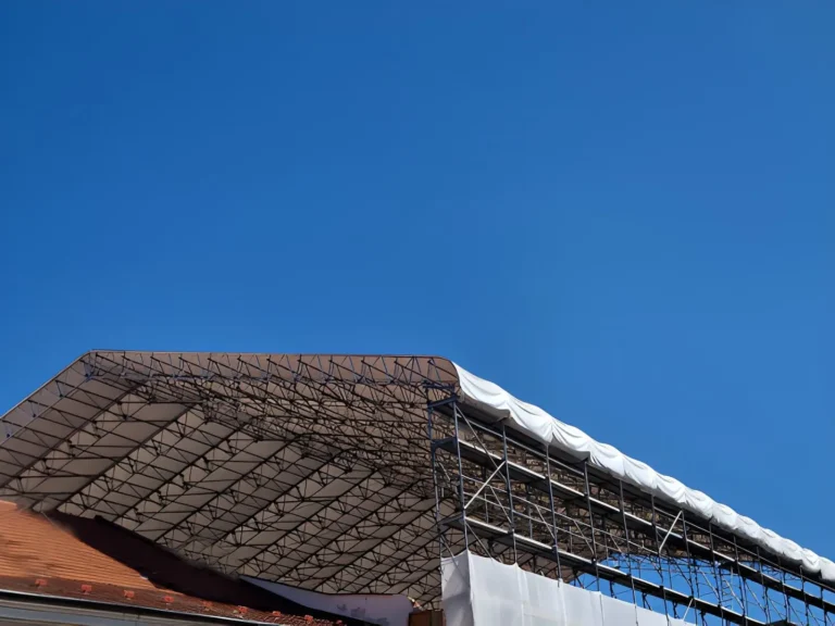 The Benefits and Applications of Temporary Roof Scaffolding