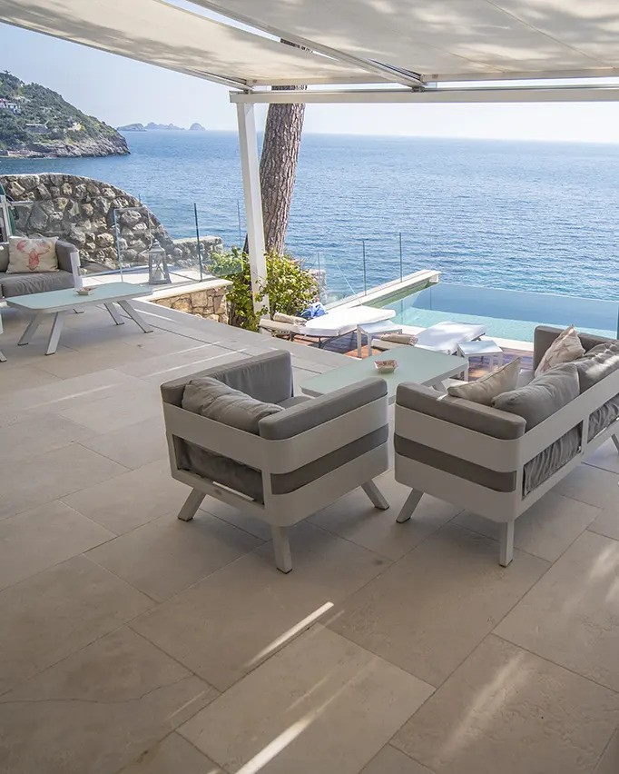 Renovating and furnishing with natural stone flooring
