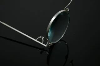 Titanium and Memory Plastics: The Materials Changing Optical Comfort