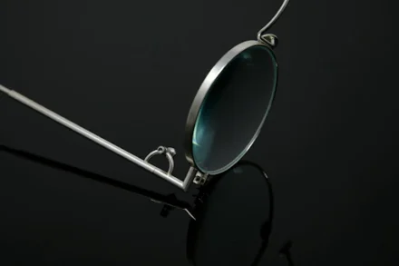 Titanium and Memory Plastics: The Materials Changing Optical Comfort