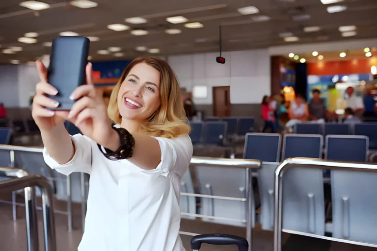 The Hotel Lobby Outfit Is Back: Dressing for the Most Underrated Part of Travel